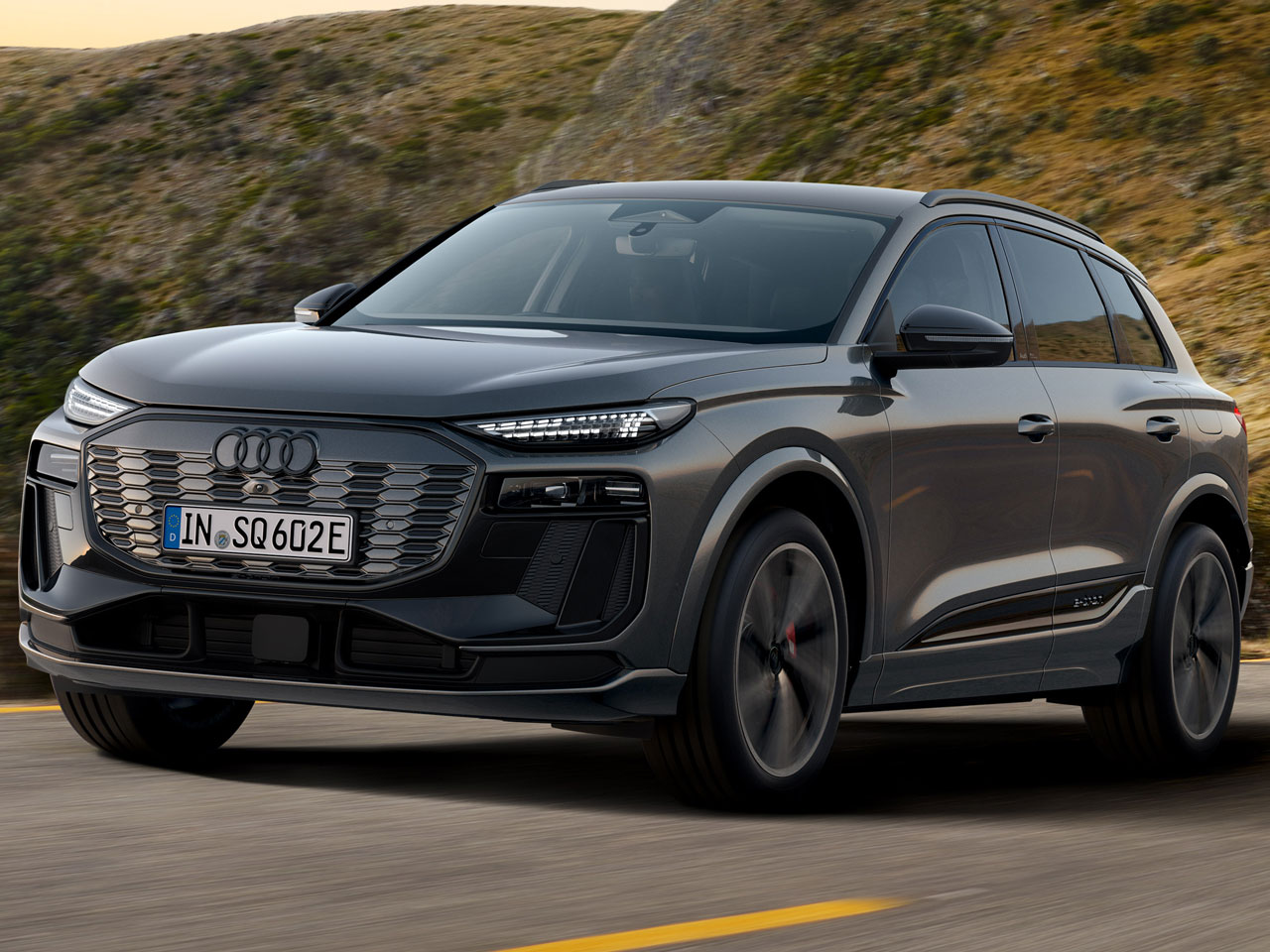 アウディ SQ6 e-tron 2025年モデル 新車画像