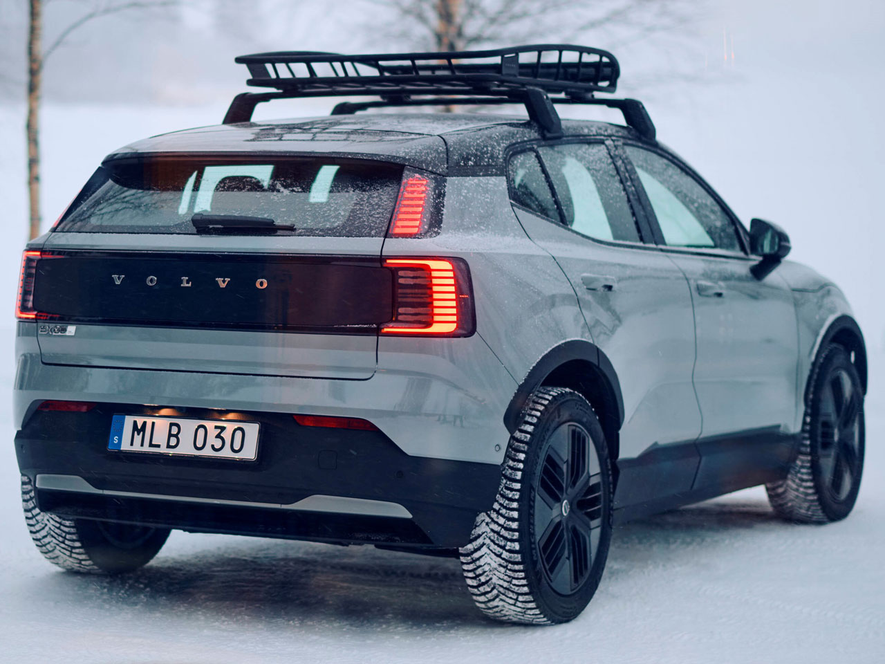 ボルボ EX30 クロスカントリーの価格・新型情報・グレード諸元