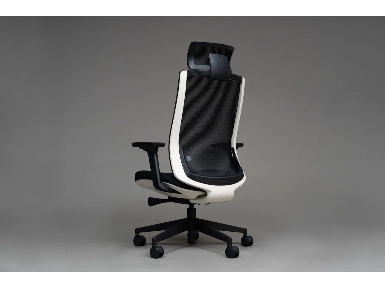 AIMchair [�z���C�g] �̐��i�摜