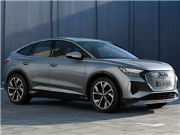 �A�E�f�B Q4 �X�|�[�c�o�b�N e-tron