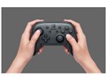 『本体 使用イメージ』 Nintendo Switch Proコントローラー HAC-A-FSSKAの製品画像