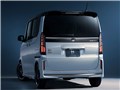 N-BOX �J�X�^�� 2023�N���f��