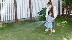 庭に芝生貼り付け