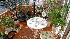 間口3.6m・奥行き2.7m(約10平方メートル)のウッドデッキを設置