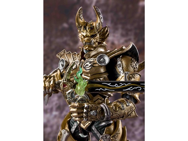 魔戒可動 黄金騎士 ガロ 牙狼 GARO フィギュア バンダイ Amazon.co.jp: 牙狼＜GARO＞～闇を照らす者～ 魔戒可動 黄金騎士 ガロ