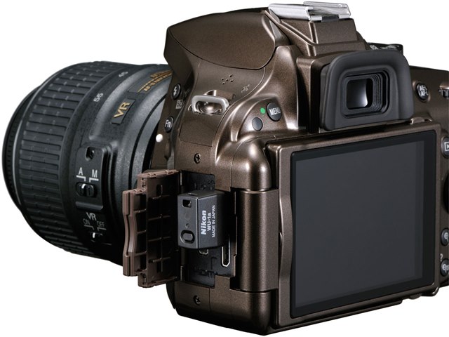Nikon5200 ダブルズームキット　ブロンズ　美品 ニコン D5200 ダブルズームキット [ブロンズ] オークション比較