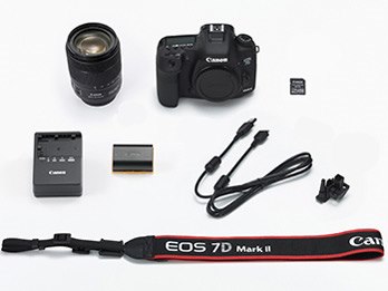 EOS 7D Mark II EF-S18-135 IS USM レンズキット W-E1の製品画像 