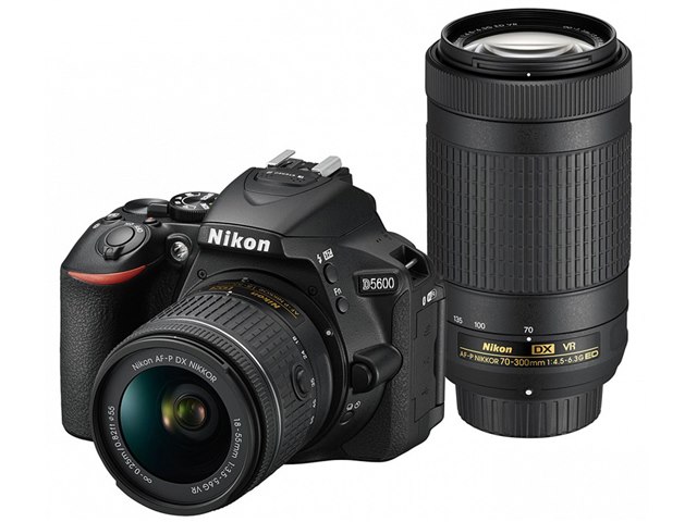 未使用品　Nikon D5600 ダブルズームキット  デジタル一眼レフカメラ