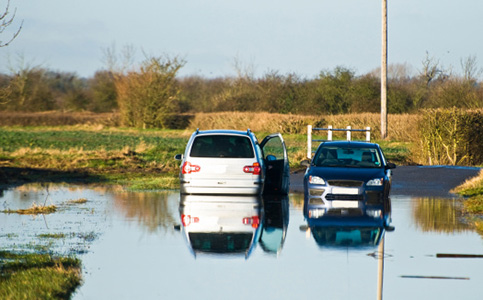 車が水没した場合に車両保険は使える 自動車保険の時事ニュース 価格 Com